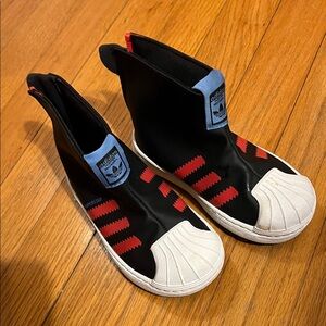 Adidas Kids Black and Red Slip-On Sneakers w/ Zipper Size 8